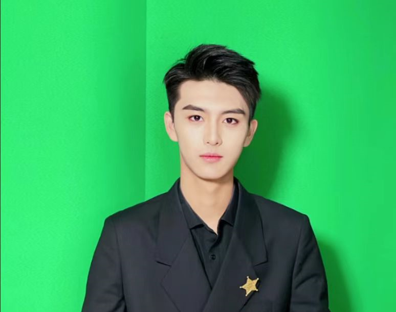 中传艺考“第一”林恩赐，17岁少年身高1.84，长相惊艳气质清冷