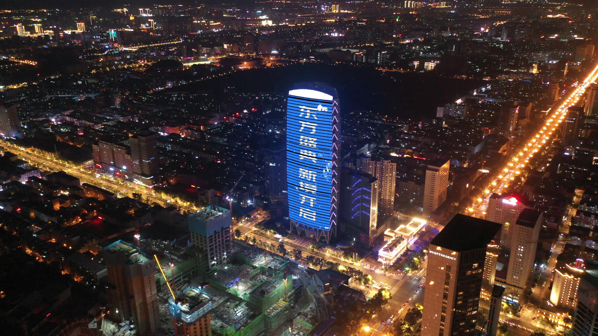 太赞了！英菲尼迪盛典强势来袭，户外广告为新品QX60喝彩