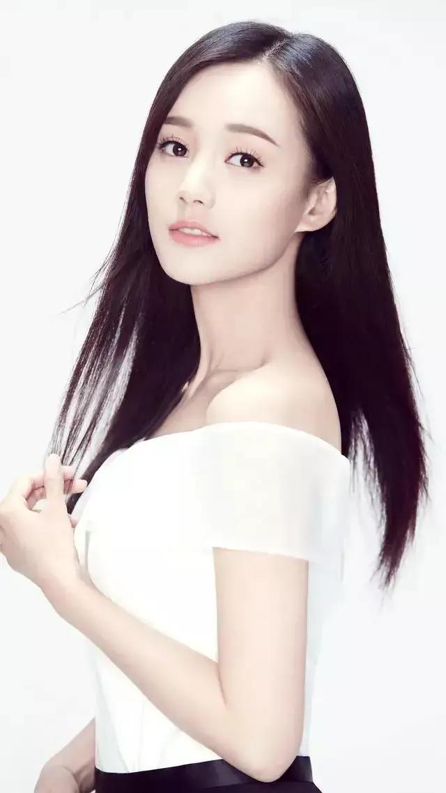 甜美可爱的李一桐