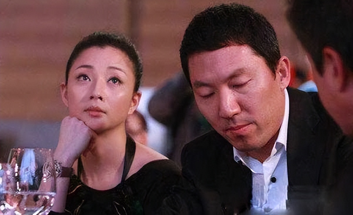 前夫入狱10年，与李金羽无疾而终，“水蜜桃”殷桃如今怎样了？