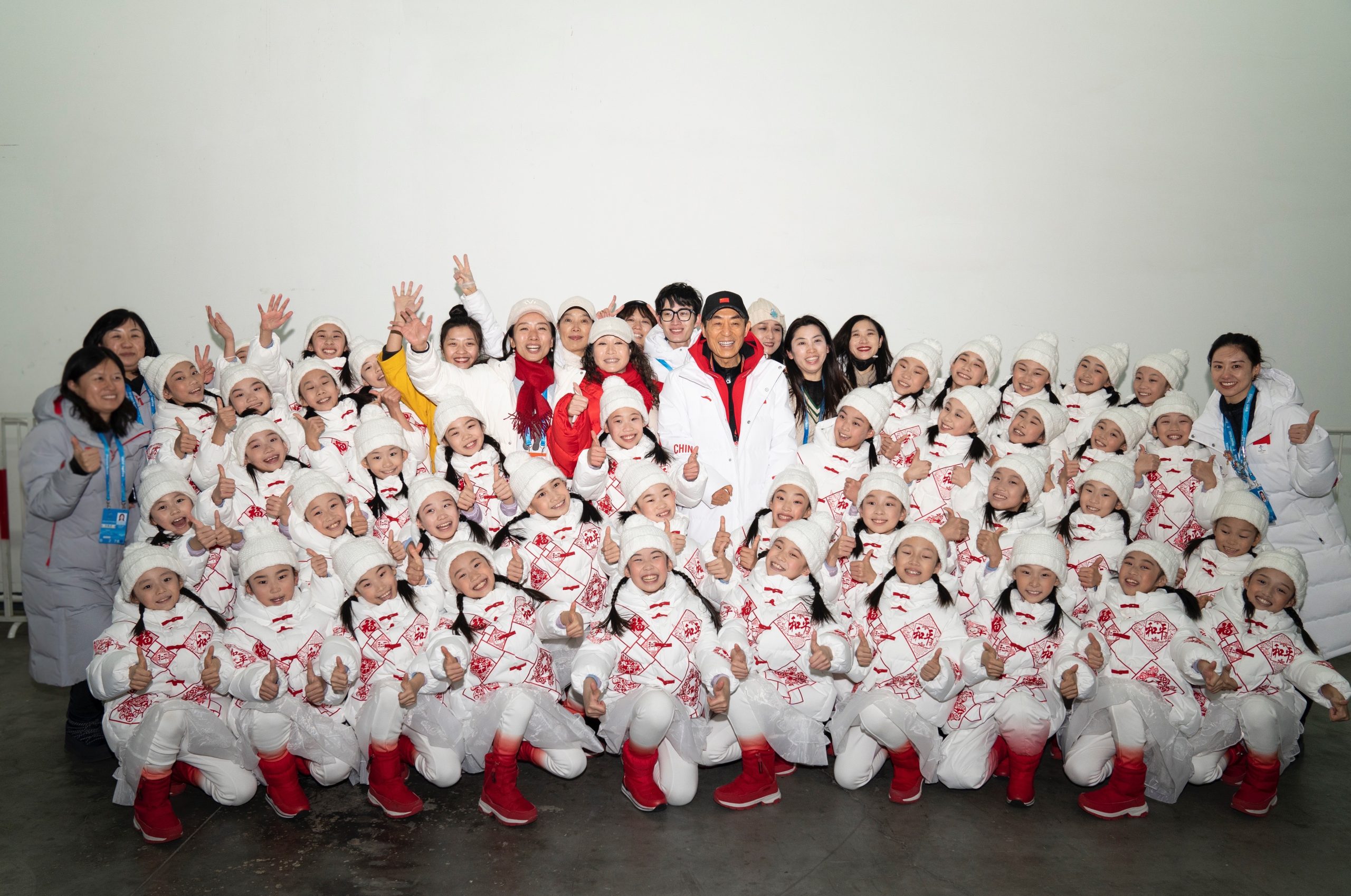 上万张设计图换来五组冬奥开幕式服装！《华丽志》专访设计师陈鹏