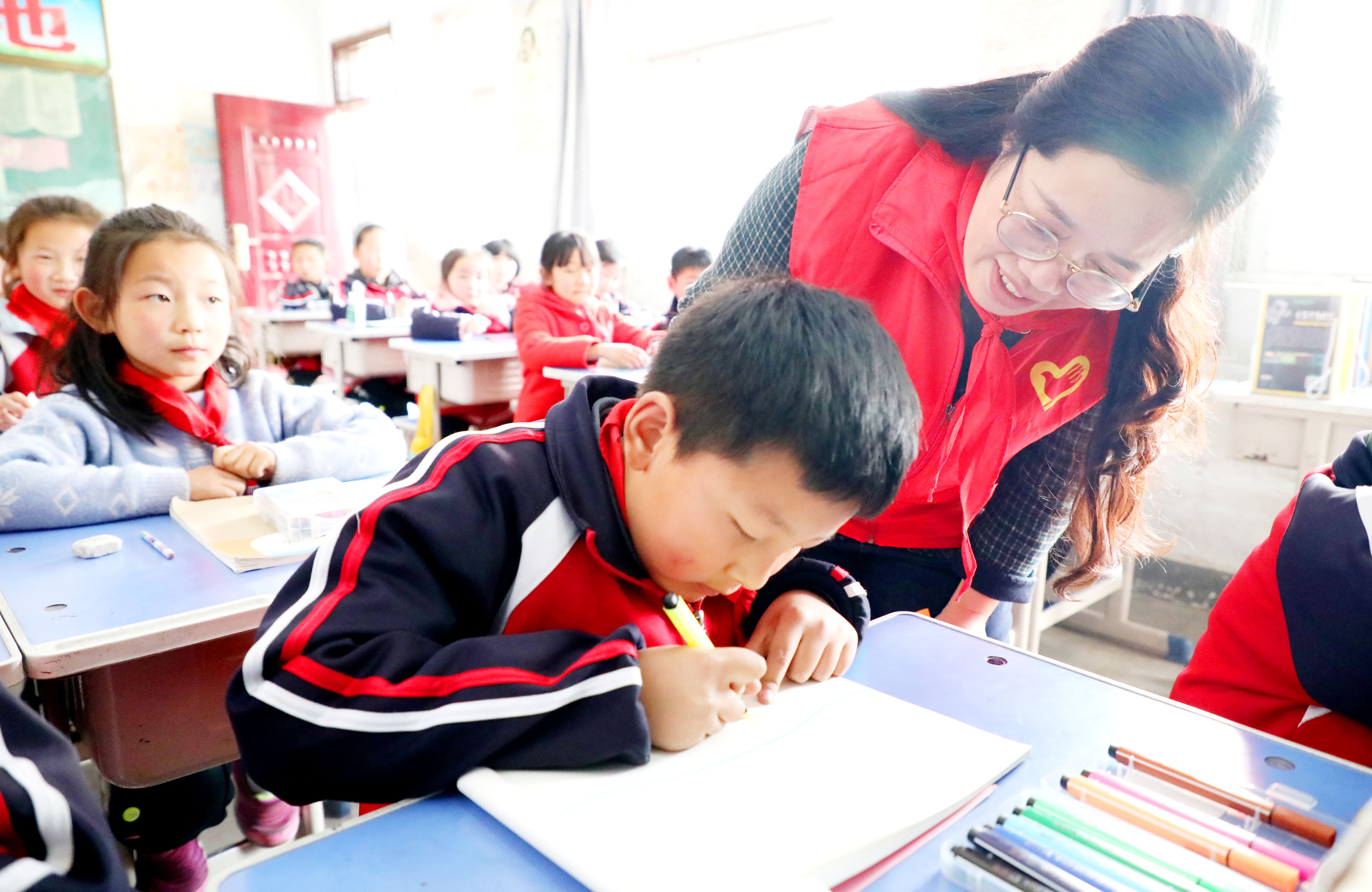 情暖童心 最美遇見——駐馬店市價格認證中心“學雷鋒 踐行動”走進臧集小學