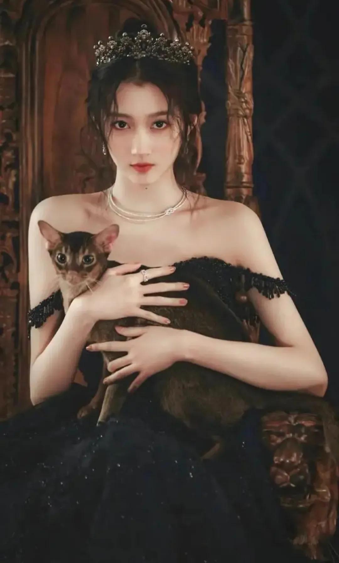 关晓彤现身，穿着太时尚。经典靓照