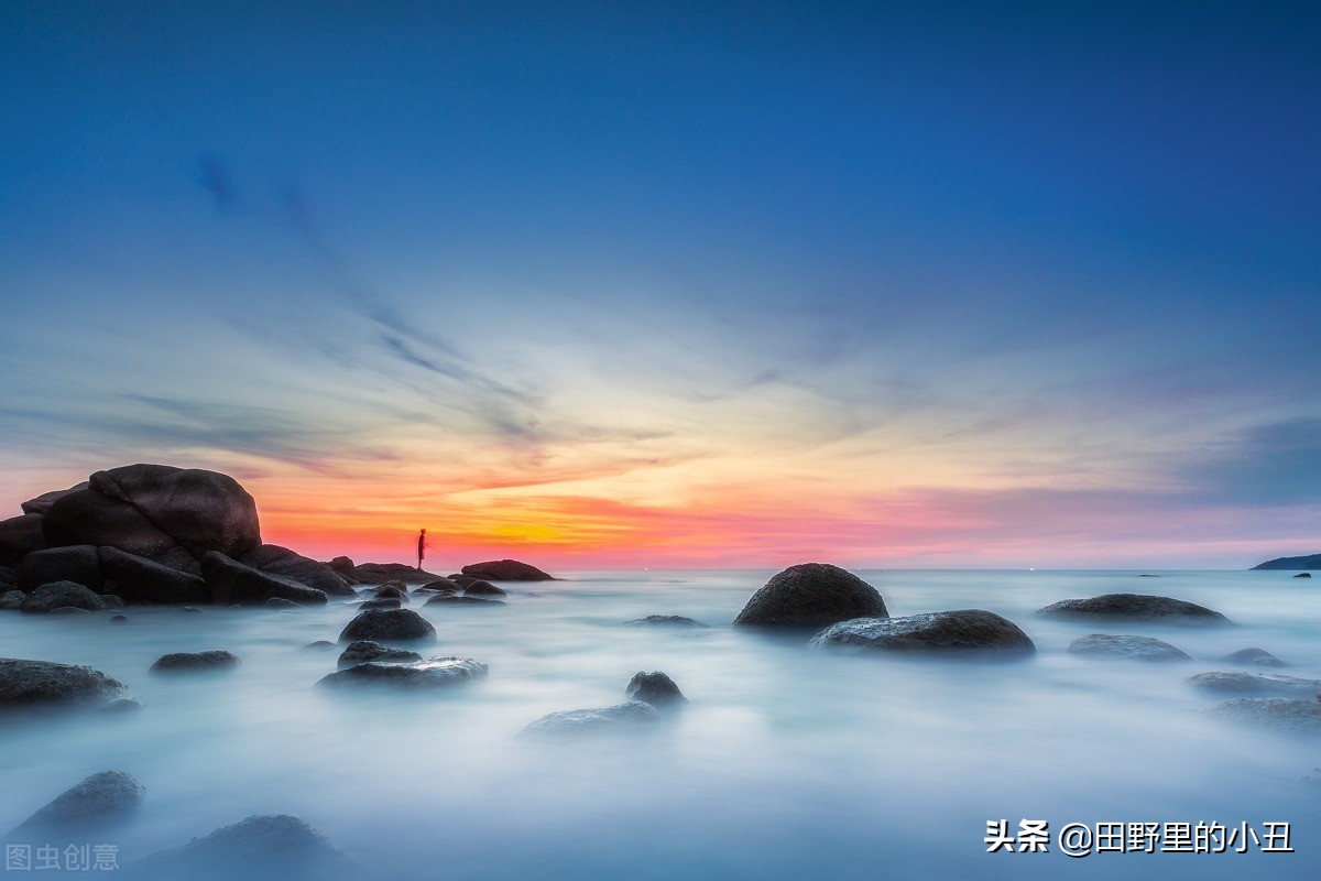 散文：夜空下，明月悠悠，倾听一帘月光如水，诉说温暖如昨