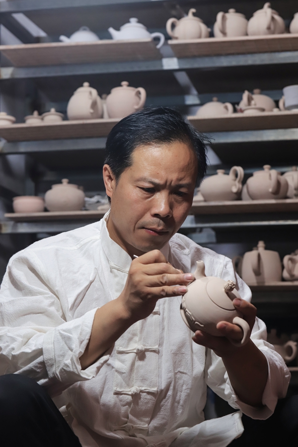 “垕”继有人——茶钧大师李自伟：一壶一世界 方寸显匠心