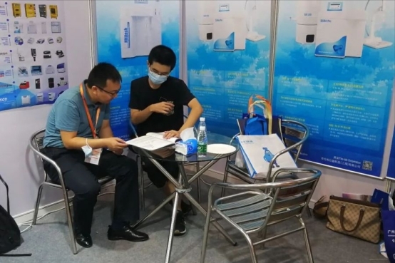 零零后的同学有多耿直，老师让填“寒假留校理由”，快看他填的啥