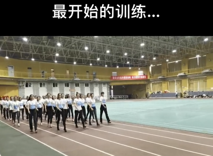 2022冬奥会引导员走红，自信美丽又大方，个个是名校在校大学生