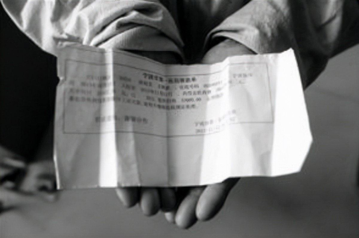 1999年，江苏小伙救下溺水女孩，1年后为何起诉女孩索赔26万？