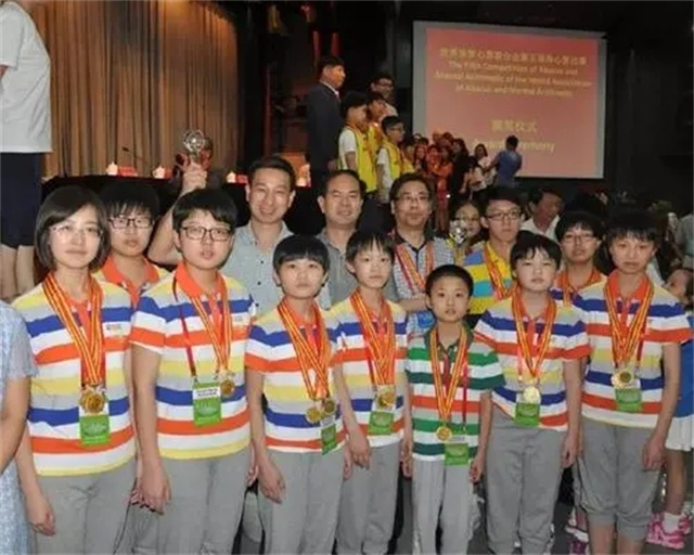 何雪豪：8岁被特招入伍，成为特种兵，学费由国家承担