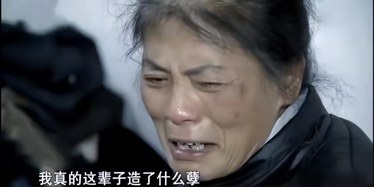 美女大学生失恋后精神失常，与五旬拾荒男生下孩子，母亲：造孽