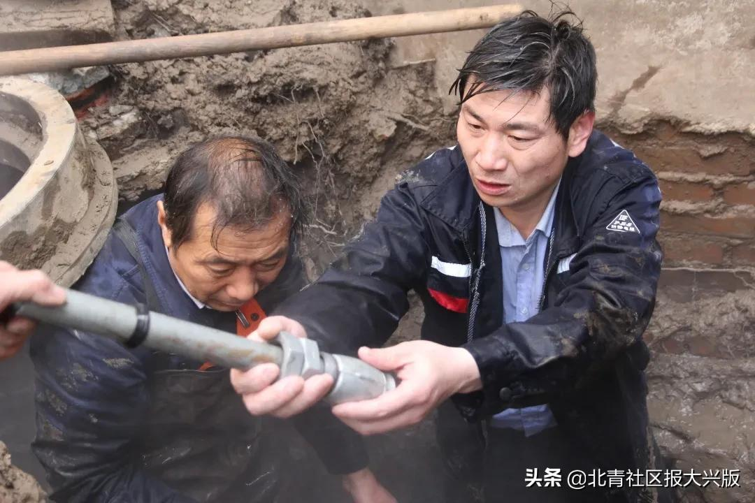 3小時(shí)搶修完畢!“無(wú)感”維修 讓居民溫暖不停供