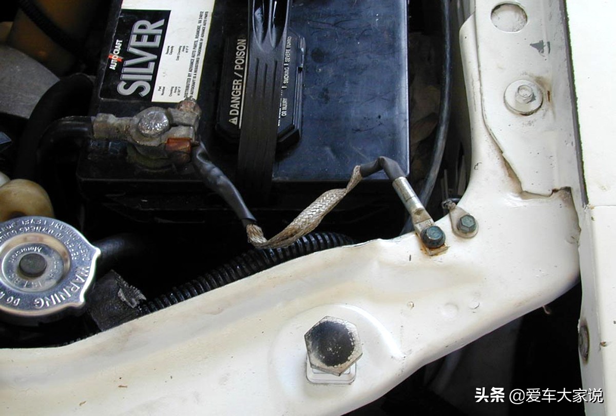 用车身来导电，节约一半电线：负极搭铁是什么黑科技？