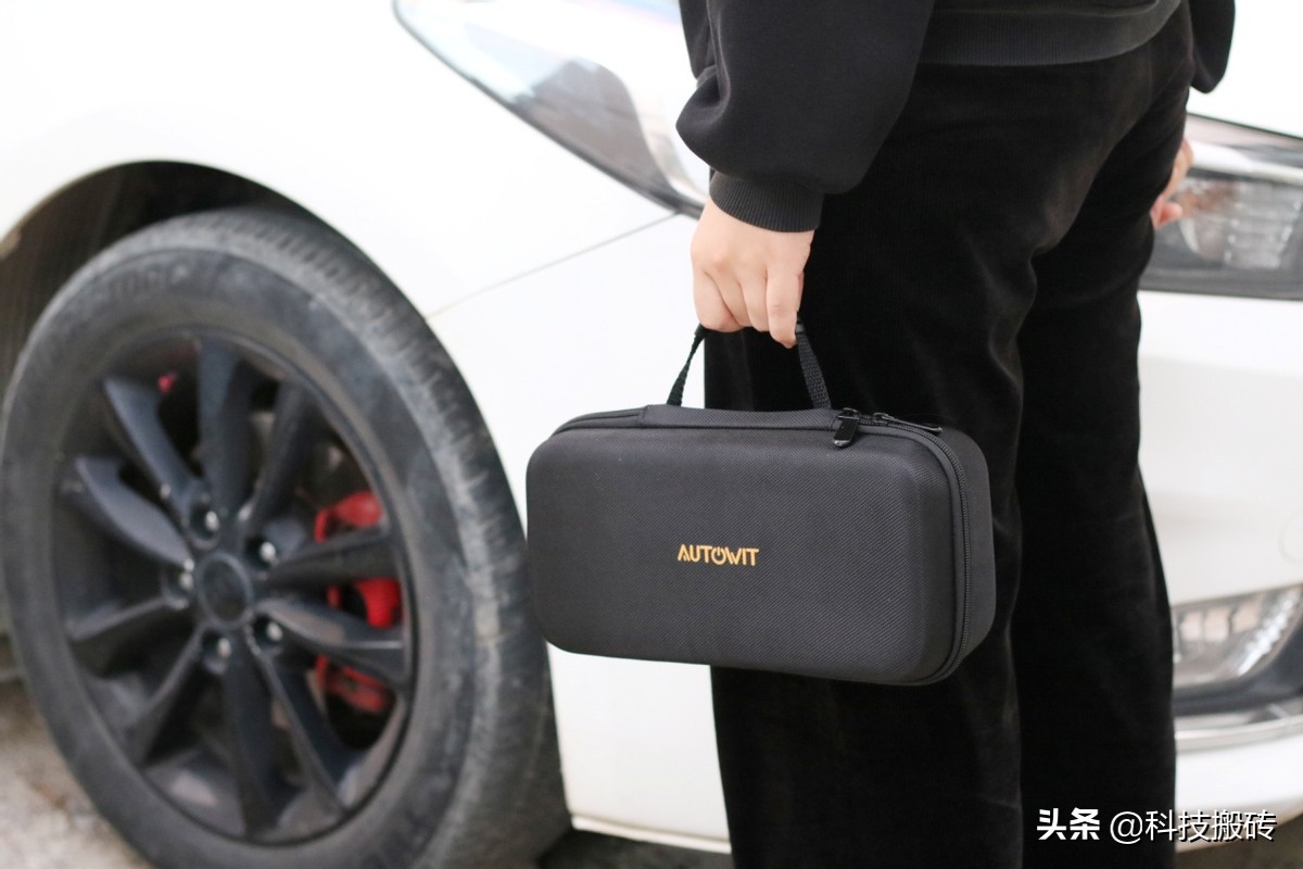 不用充电就能给汽车打火？Autowit超级电容启动电源评测