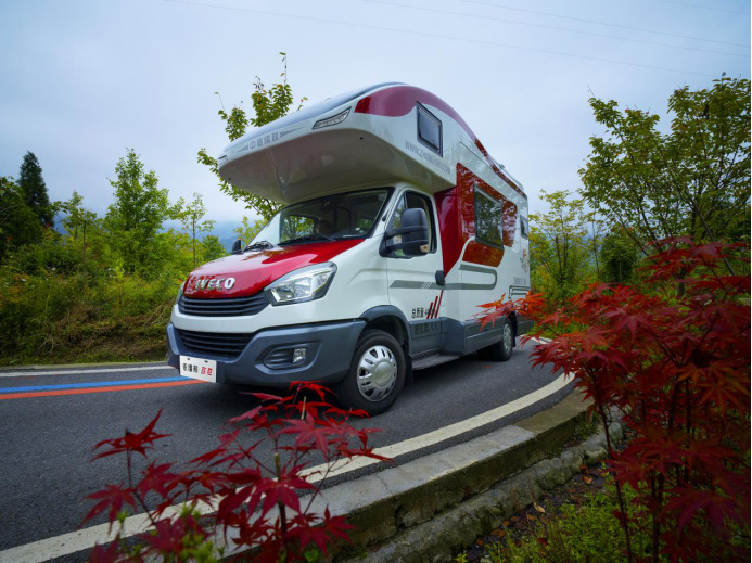 想買(mǎi)房車(chē)怎么挑？選對底盤(pán)很重要 南京依維柯 房車(chē)改裝專(zhuān)家
