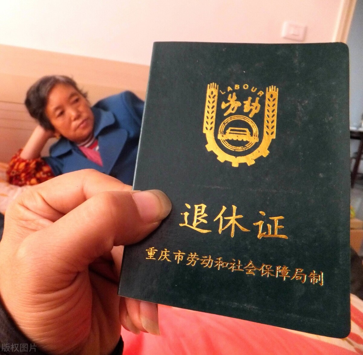 我50岁，浙江杭州灵活就业人员，15年工龄退休，养老金2100多