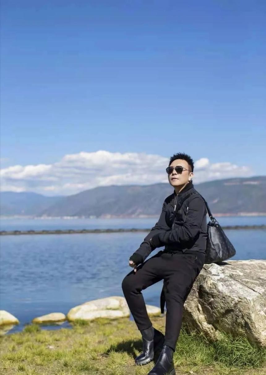 “辞职会长”许巍：曾患抑郁症数次自杀，却治愈无数抑郁症患者