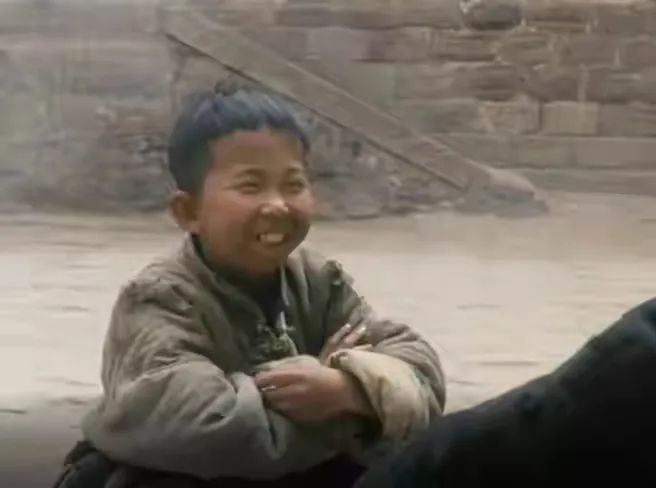 要钱没钱，要貌没貌！7位丑男演员娶的老婆，一个比一个漂亮