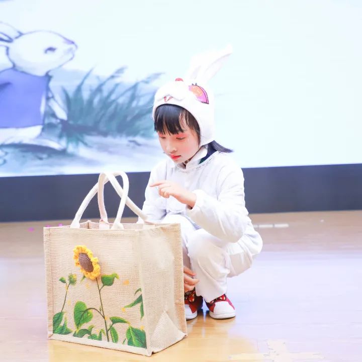 花田花绽，阅读悦心｜双流区黄甲小学举行读书节之阅读表演赛