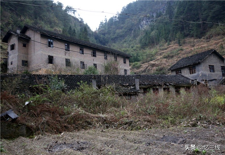 贵州废弃的工矿遗址，曾有2万人在此生活，有着“小香港”的美誉