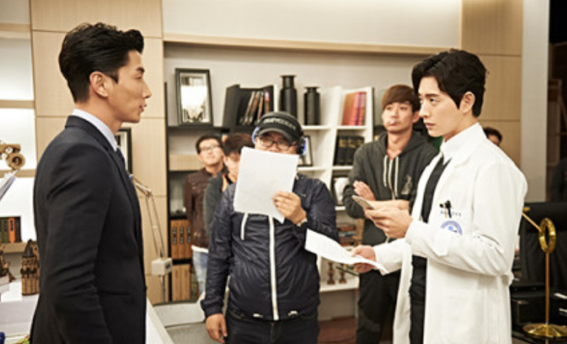 张亮：16岁辍学打工补贴病重父亲，31岁走红后到现在“无处可寻”