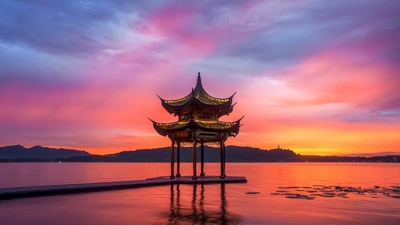 张籍写给好友的一首七律,清新雅致,意境悠远,颇具匠心