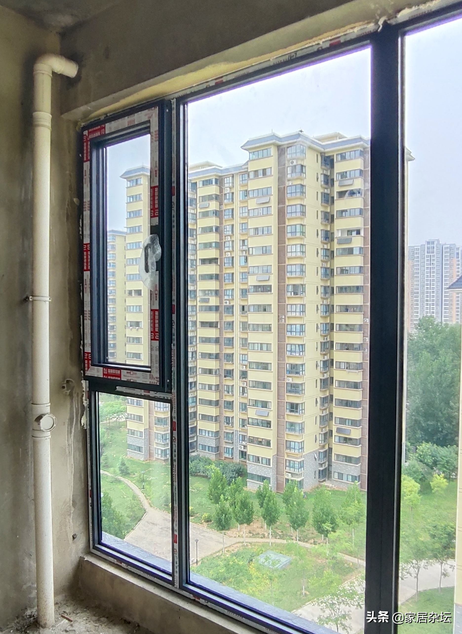 封陽臺有4種封窗方法，看完就知道怎么選了，但要注意4個選擇建議