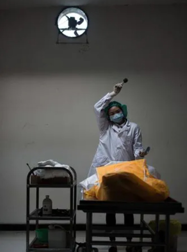 95后入殓师陈韵秋：每年处理400具遗体，从不用手直接触碰尸体