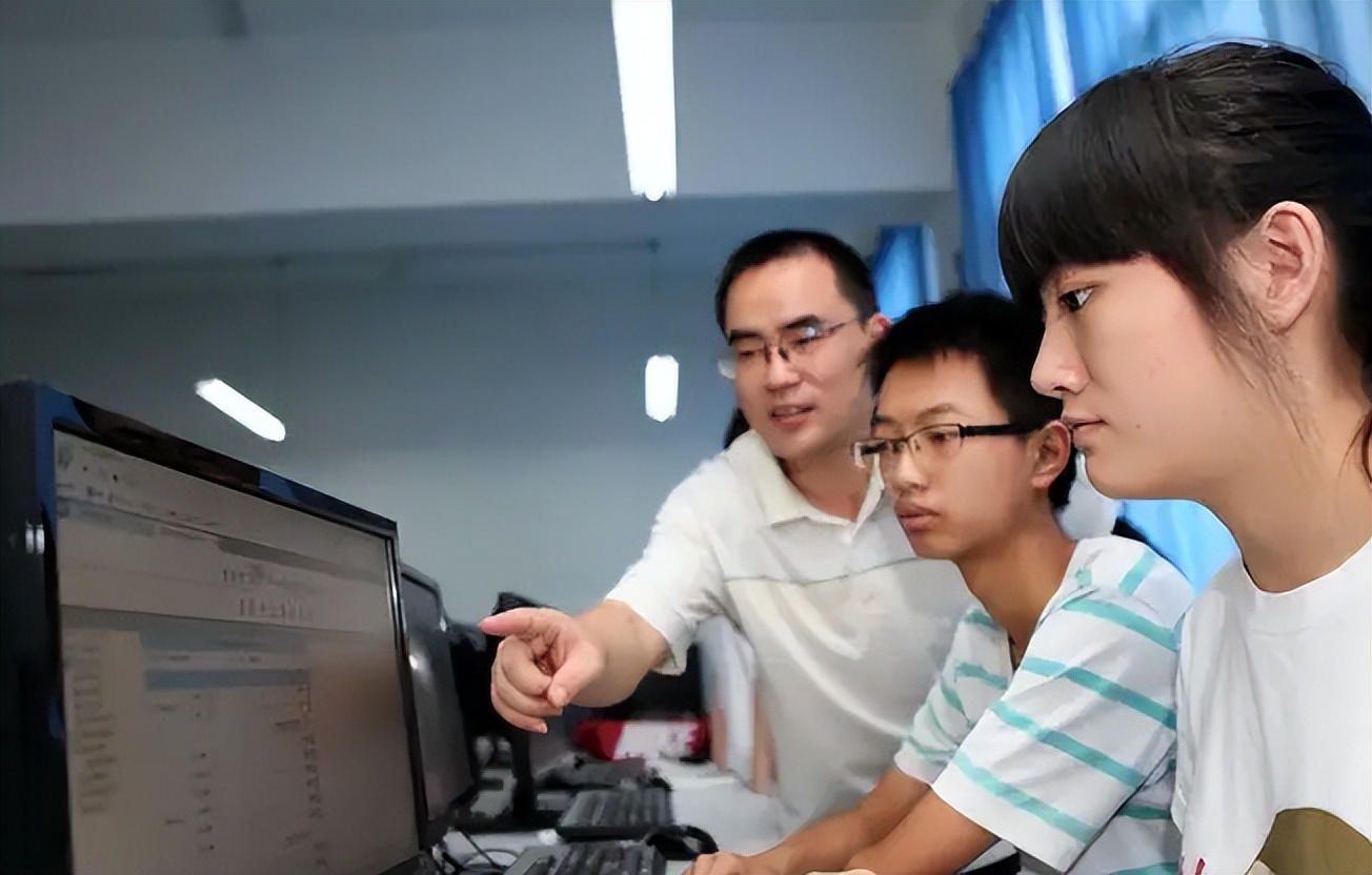 录取分数不高的3所轨道交通类大学，就业前景好，适合中等生选择