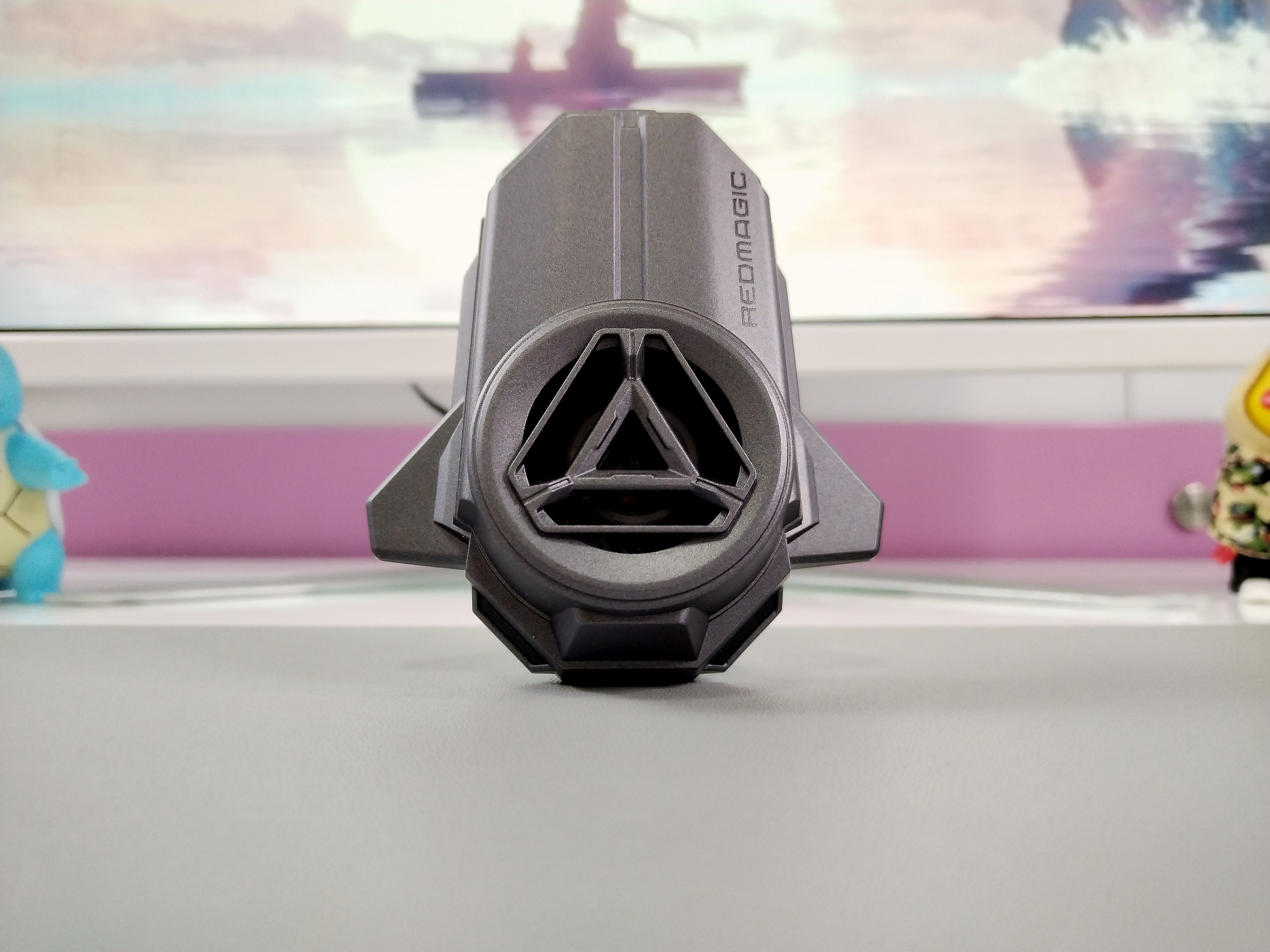 玩手游怕发热，红魔涡轮散热背夹带你飞起