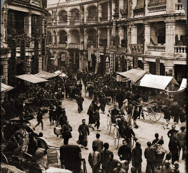 香港回归25年，这顶来自英国的假发戴着还有何意义？何不脱掉它？