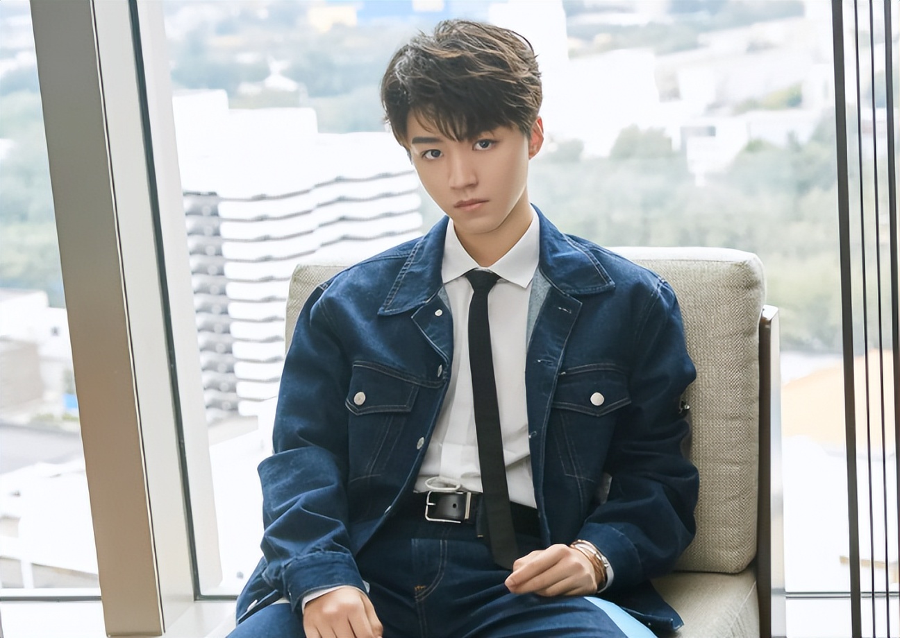 看着王俊凯，从少年走向人生的巅峰，他的艰辛是大家有目共睹的