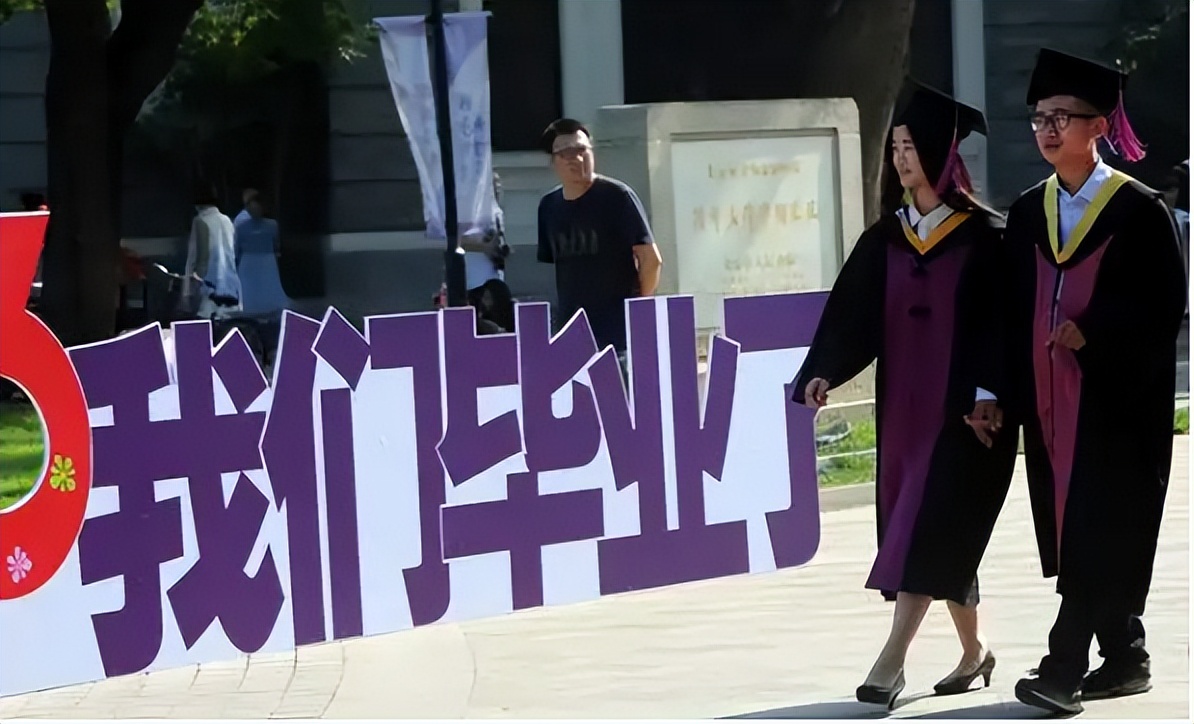 “高学历穷人”悄然兴起，名校毕业生也难逃低工资？光有智商不够