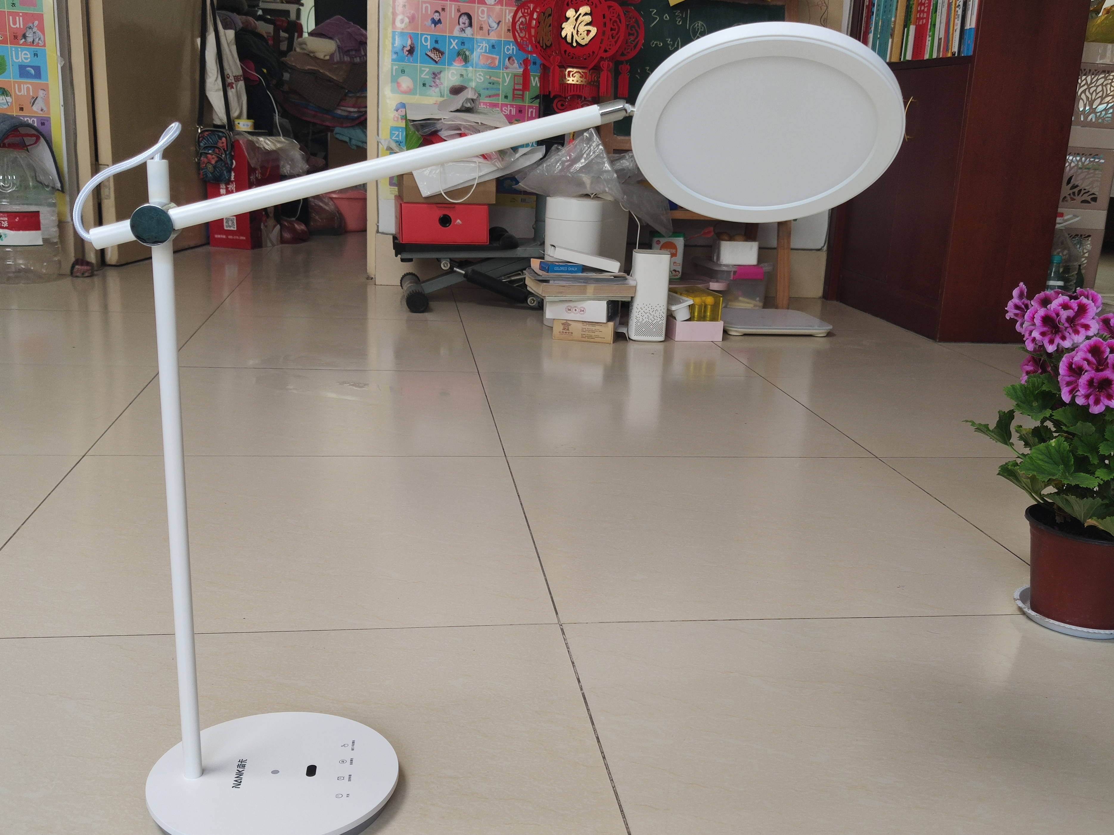 护眼台灯如何选？接近自然光的南卡护眼灯L1是首选