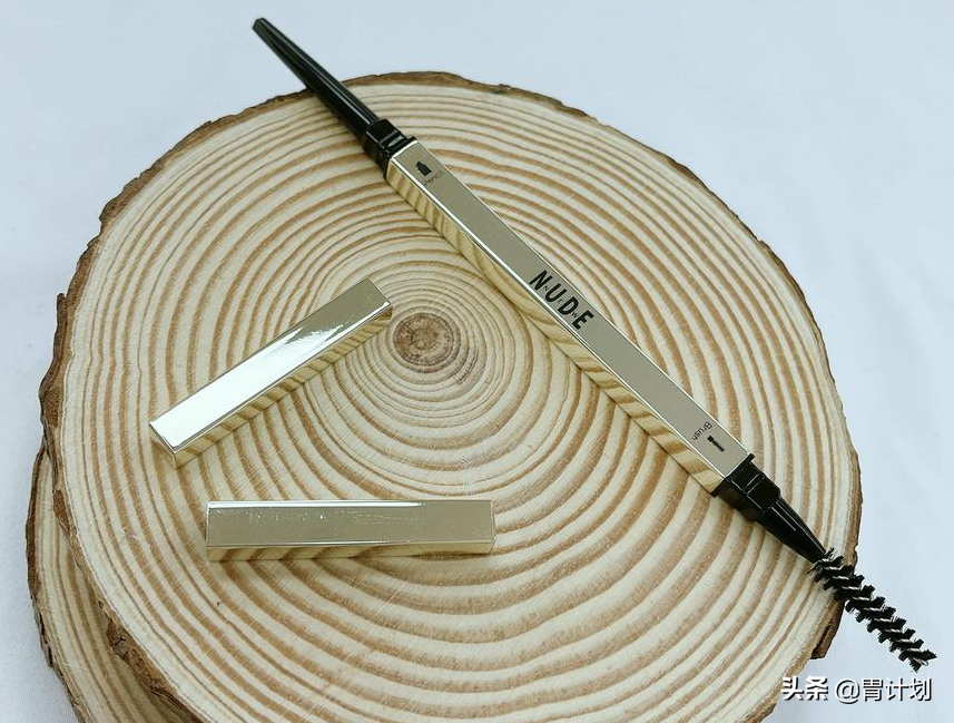 素颜妆需要哪些化妆品（淡妆化妆品好物分享）