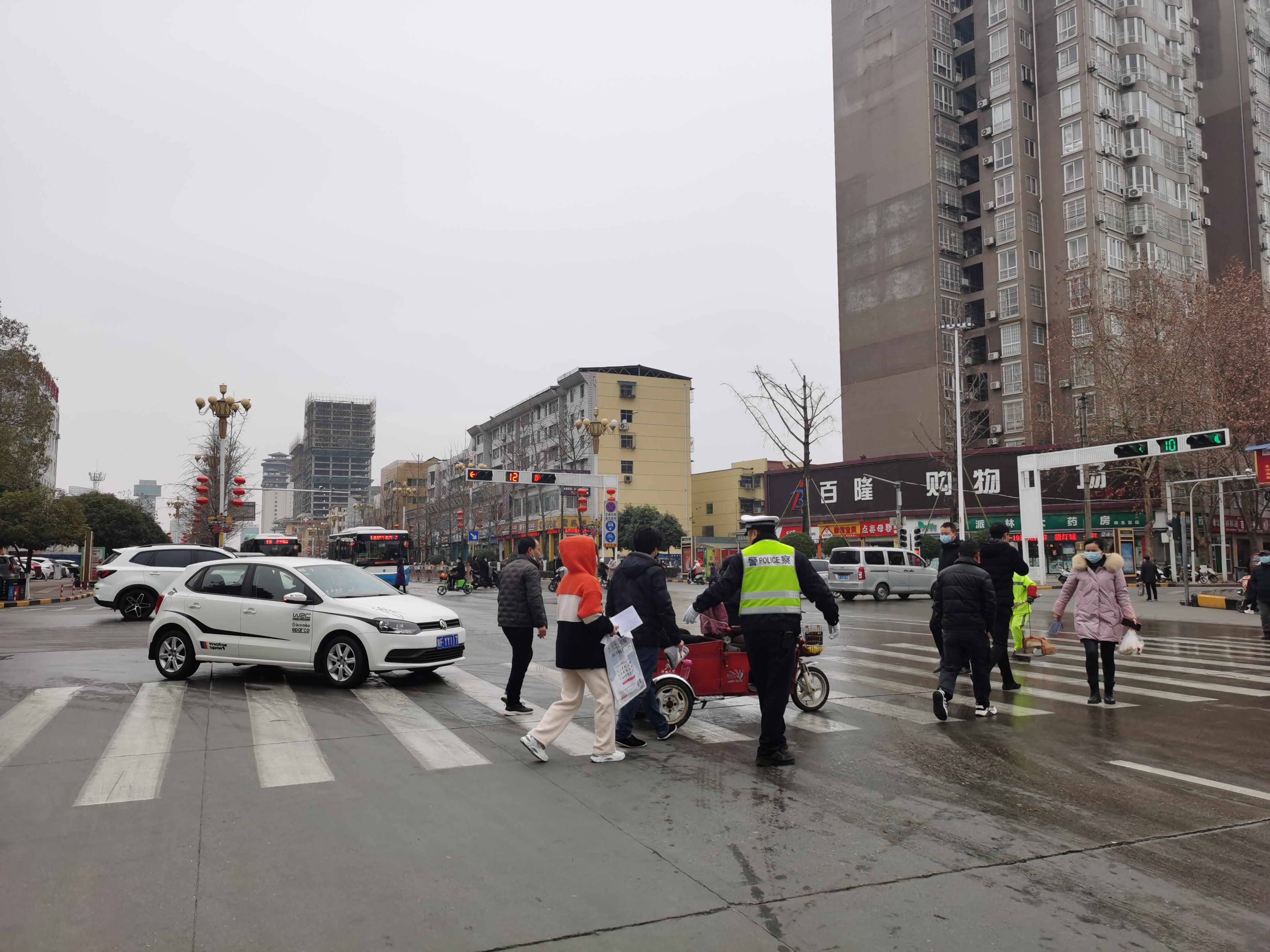 交通秩序大提升 文明创建我先行丨汉中交警二大队紧盯交通秩序大提升工作不放松