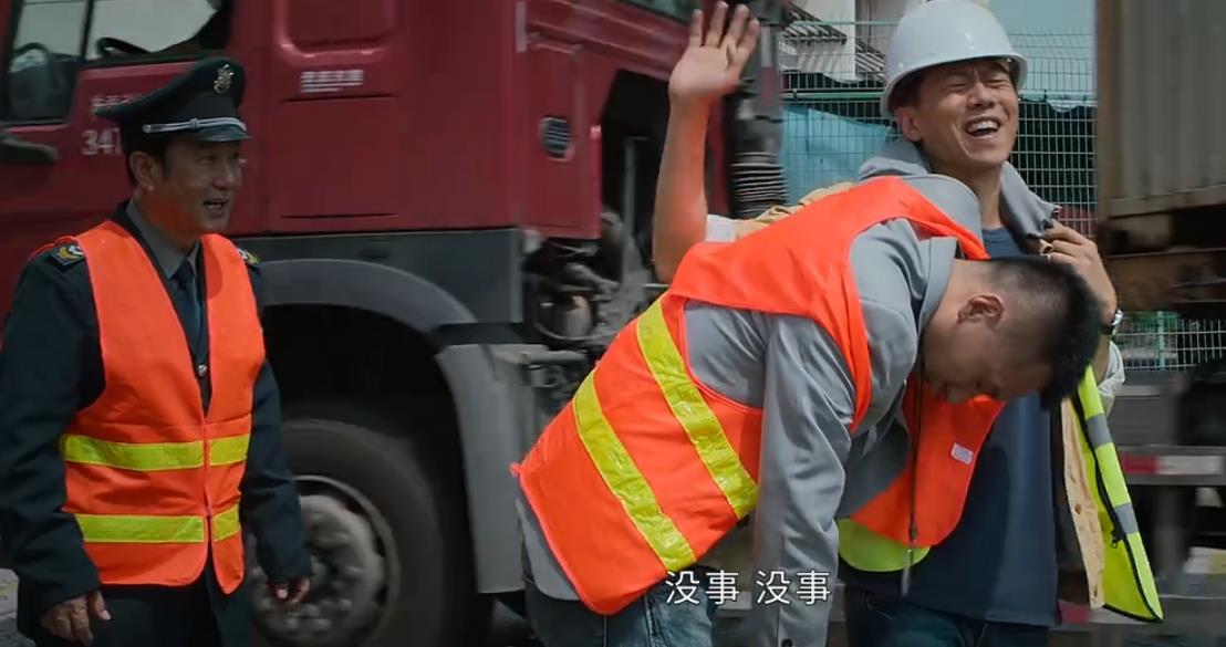 20集悬疑剧《庭外》首播质量高，10分钟入戏，连看2集不过瘾