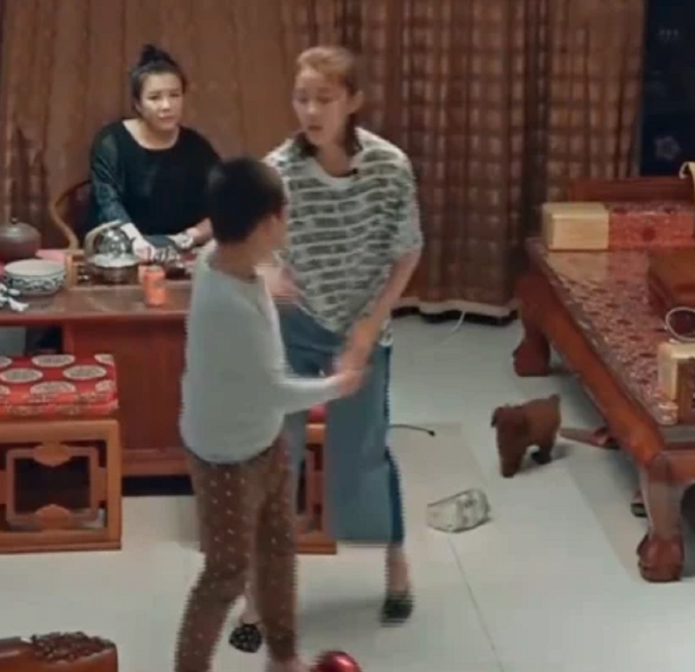 辽宁巨婴：16岁吃饭靠人喂，每天开销过万，2017年变形后怎么样了