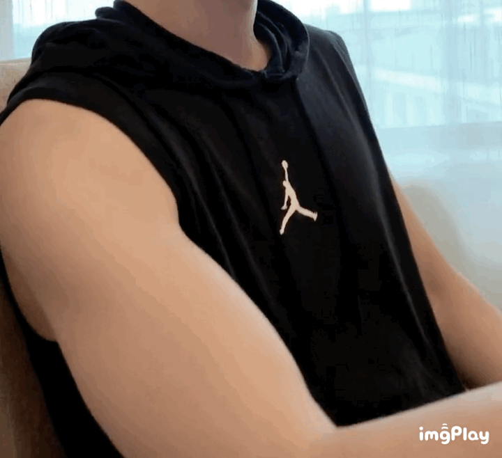 肖战胸肌上热搜了 那就一起看看吧看看他有多自律