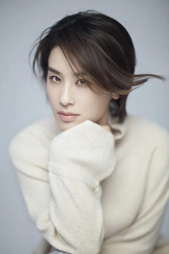 黄圣依，30张精美的照片