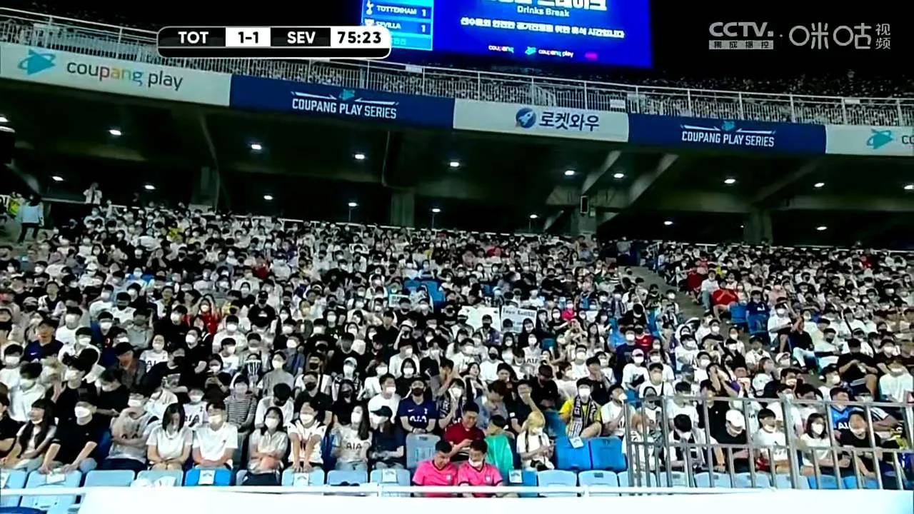 热刺塞维利亚热身赛	，漂亮韩国妹纸观众，场分大圣出场71分钟助攻1个