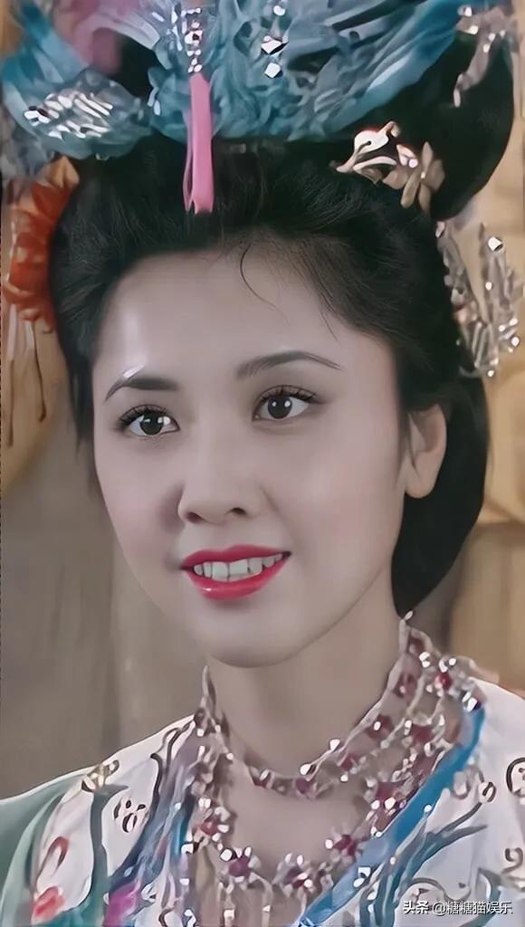 朱琳：端庄优雅，气质古典