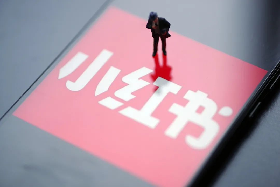 大众点评评语标题：  
烤鸭技艺精湛，服务态度佳，环境优雅舒适，性价比超高，强烈推荐！