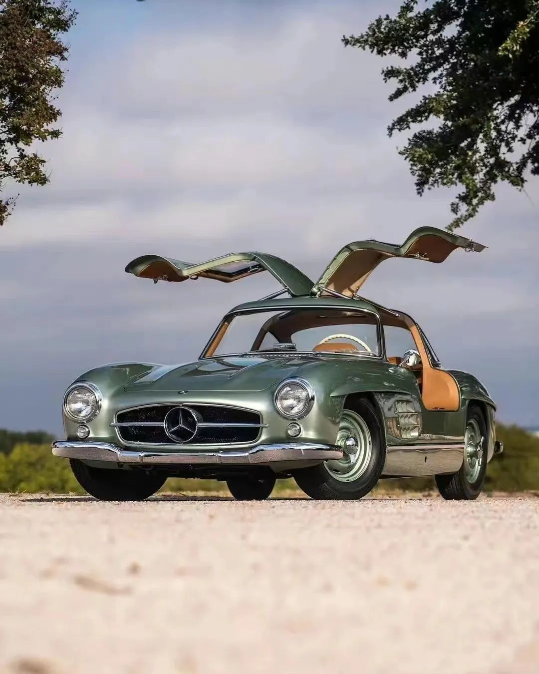 不能飞要翅膀干嘛，电影里这台车真的飞了