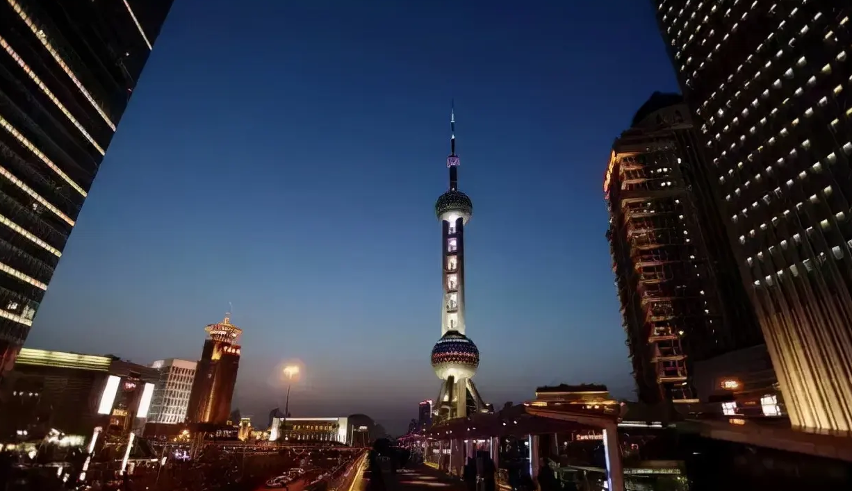 上海本科生晒“收入”，金额一言难尽，难怪那么多人想离开上海