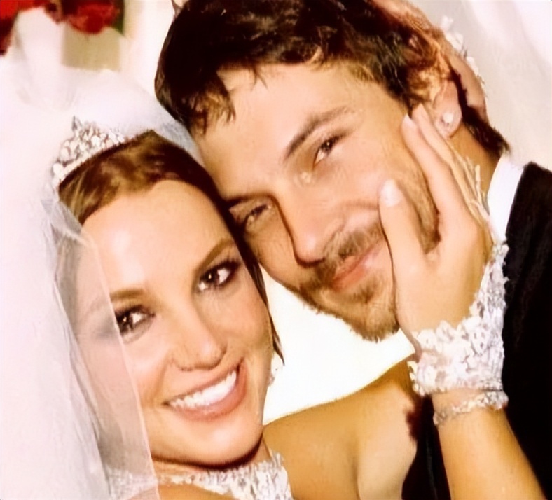 40岁歌坛天后官宣流产，3亿网友现场落泪：上帝对她好点吧