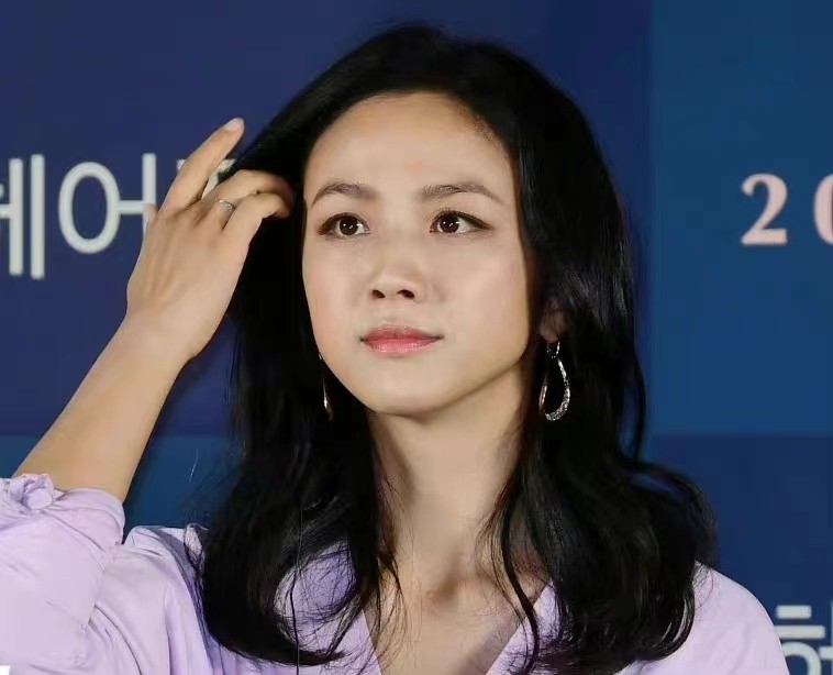 汤唯在韩国封神！办首映礼请来韩国大半个娱乐圈，场面太大好热闹