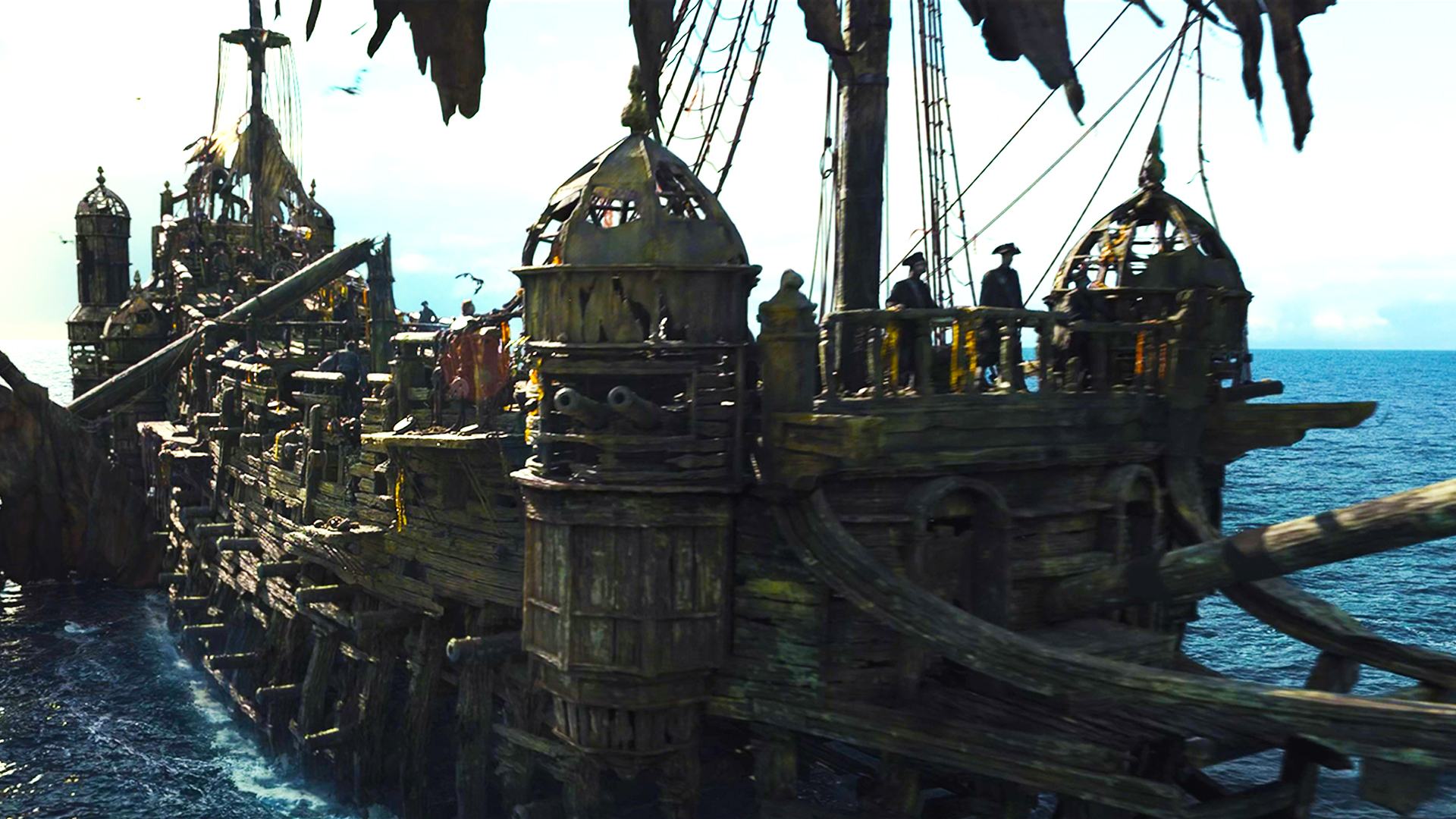 直到一天,沉默玛丽号在打败所有海盗王,大海即将恢复平静时.