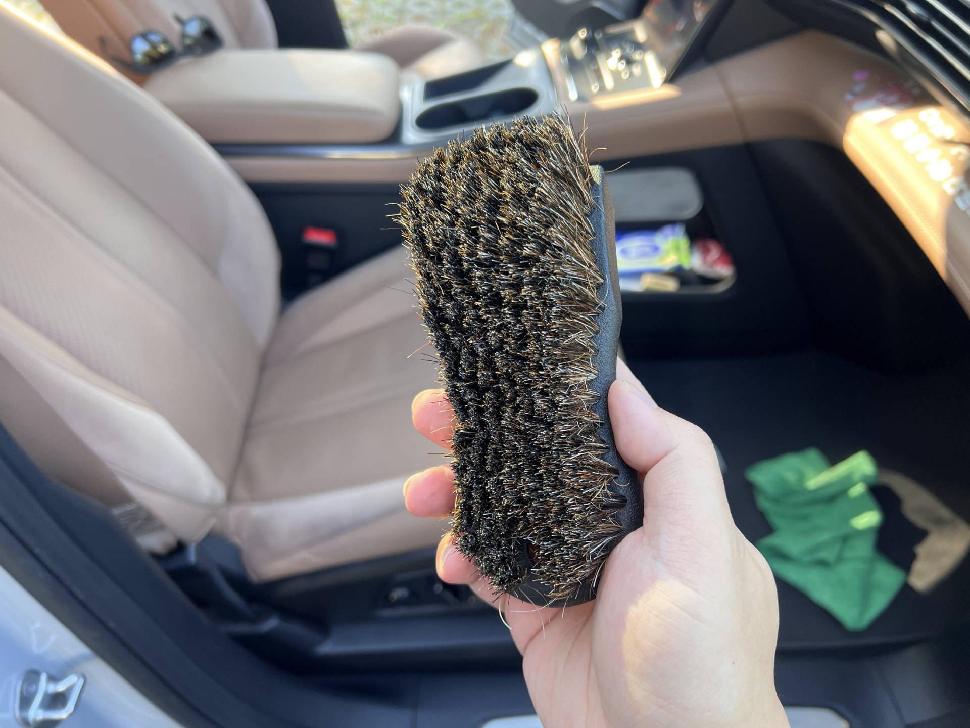 新年新气象！手把手教你在家如何高效清洁汽车内饰+漆面