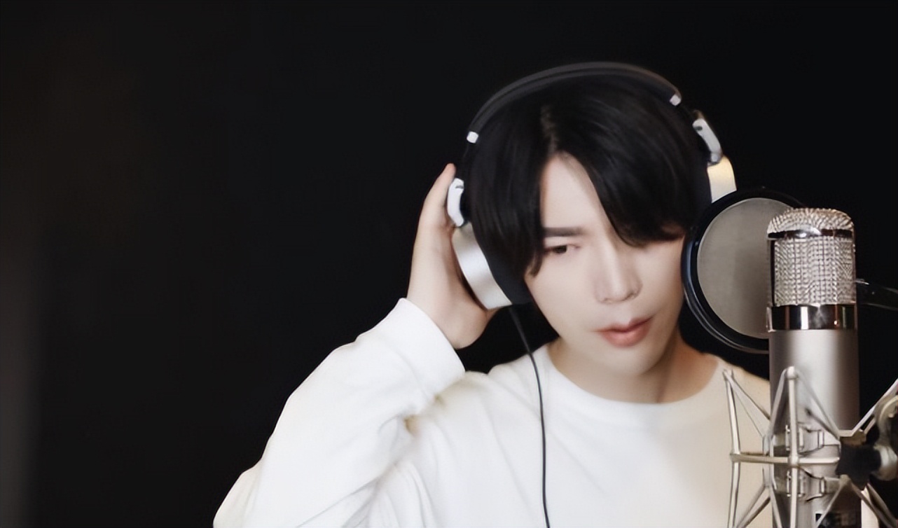 简弘亦官宣老婆怀二胎，大方公布预产期，一家“四”口同框好幸福