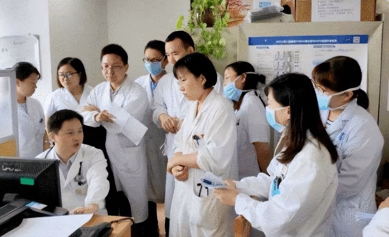 “三无学生”的辛酸：每年几十万医学生毕业，可多数人都忙着转行